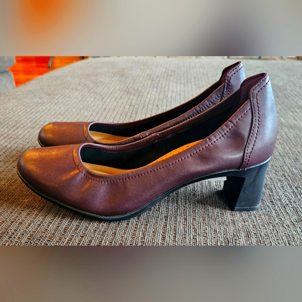 Clarks Collection Ultimate Comfort Neiley Pearl Pump Burgundy Size 11w